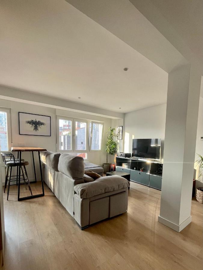 Piso De 2 Habitaciones En Centro, Zona Muy Tranquila Con Playa A 2 Min Andando Хихон Экстерьер фото